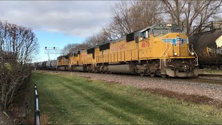 UP 7809 (ES44AC) West meets UP 4676 (SD70M) East (both mixed manifests) Rochelle, IL 11/13/22