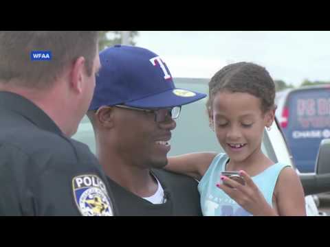 Officer Calms Girl Who Is Afraid of Police During Traffic Stop