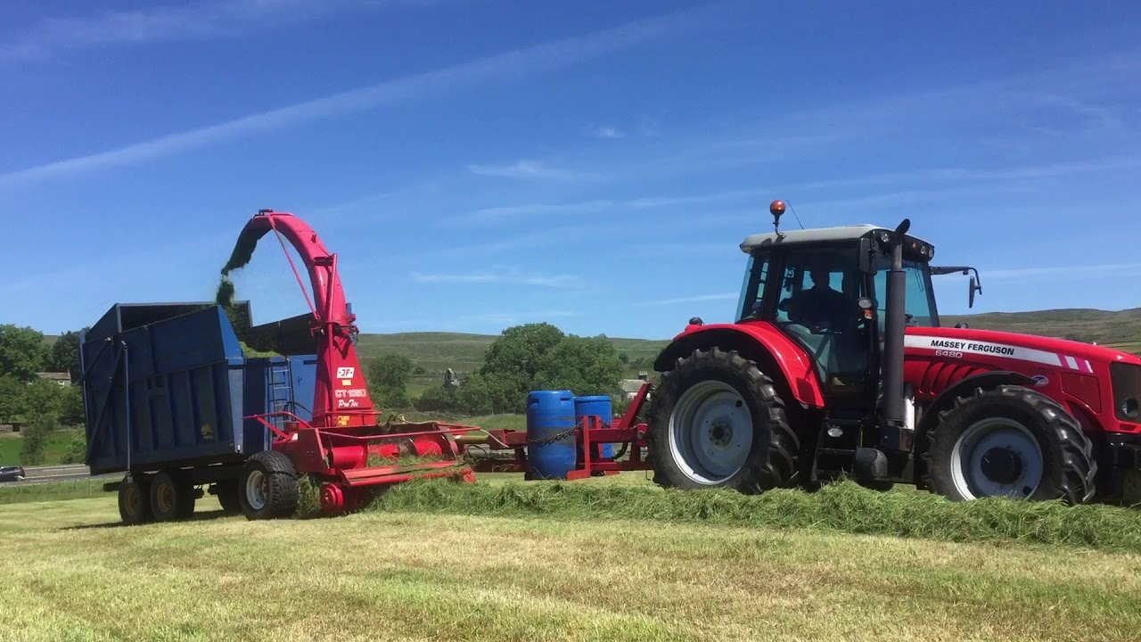 Massey Ferguson 6480 chopping silage with JF FCT 1050 and Norton trailer.