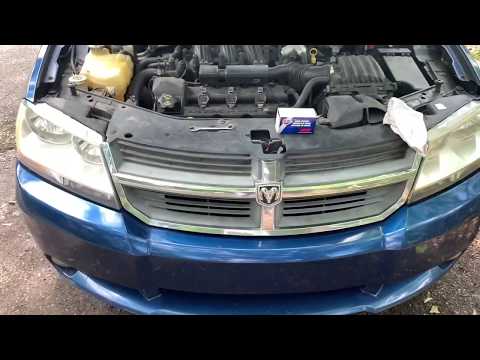 Video: Waar is die krukas posisie sensor op 'n 2009 Dodge Avenger?