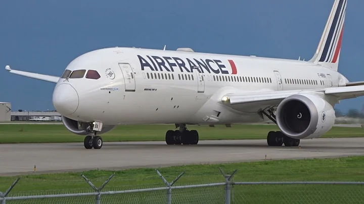 [FullHD] Air France Boeing 787-9 Dreamliner landing & takeoff at Montréal/YUL/CYUL