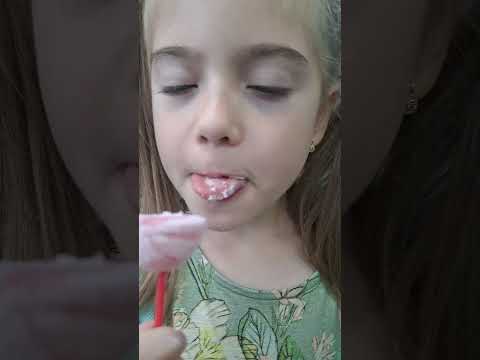 Eating sweets 😋 candy 🍬 yummy