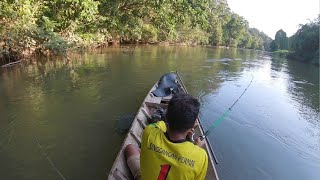 Kalah Saing, Cuma Jadi Kameramen Aja Saya Kalo Mancing Pake Sampan