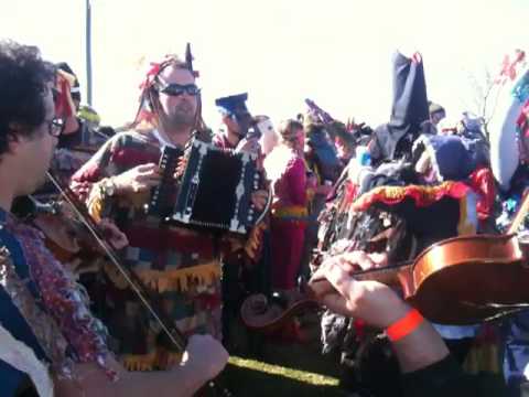 Wilson Savoy Pine Leaf Boys Mardi Gras