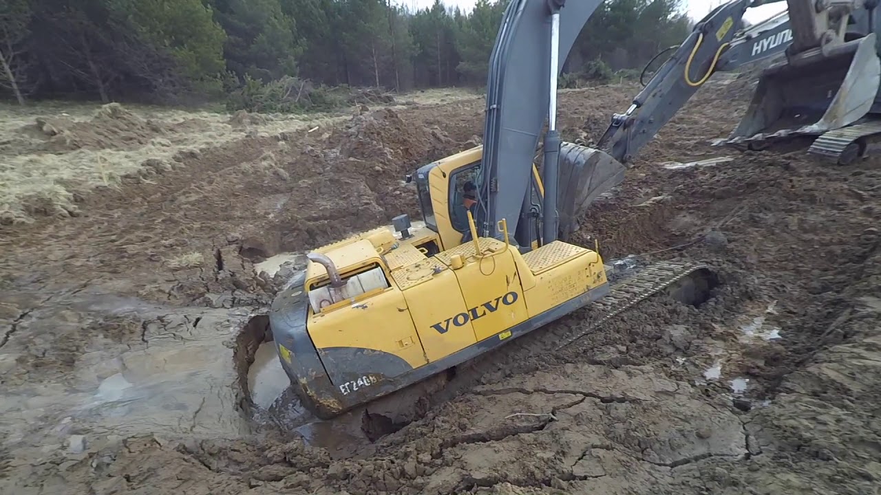 Как из болота тащить экскаватор. - YouTube