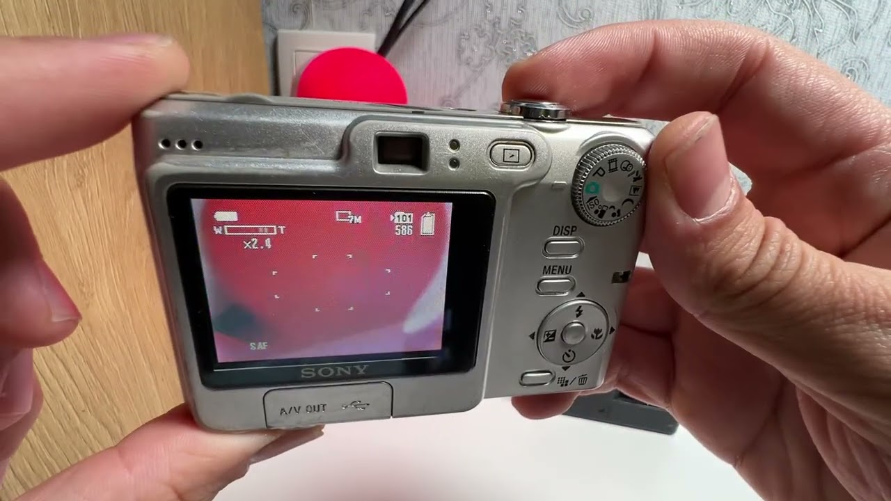 Sony Cyber-SHOT DSC-W35 7.2MP Digital Camera - Silver Y2K vintage