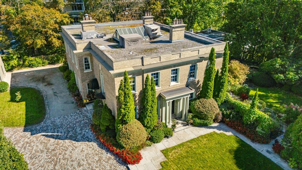 1 Edmund Gate, Toronto, ON