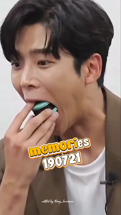 Rowoon shows us how to eat a macaroon!! Open wide!! nom nom. Throwback to 2019 #ROWOON #로운 #김석우 #ロウン