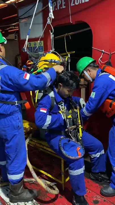 Underwater welder #viralvideo #welding #welderindonesia #konstruksi