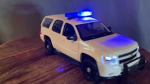 1/24 Scale Police Tahoe With Working LED Lights And All Blue Lightbar