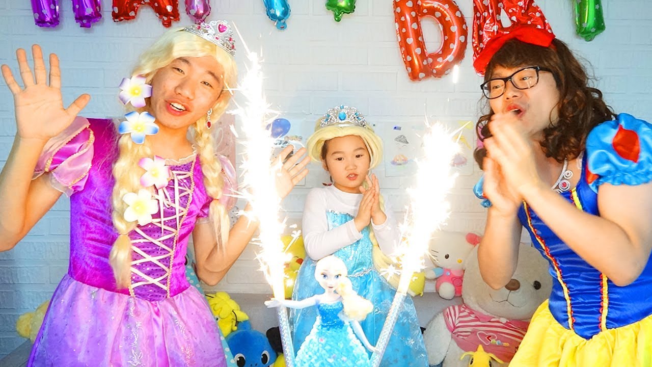 Boram chơi với Princess Cake cho trẻ em