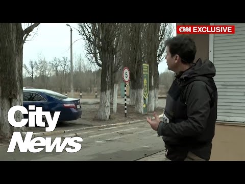 CNN reporter just steps away from Russian troops