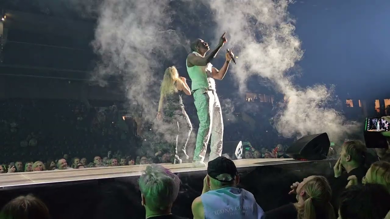 E-rotic - Fred come to bed/ Willy use billy Pardubice 27.2.3026