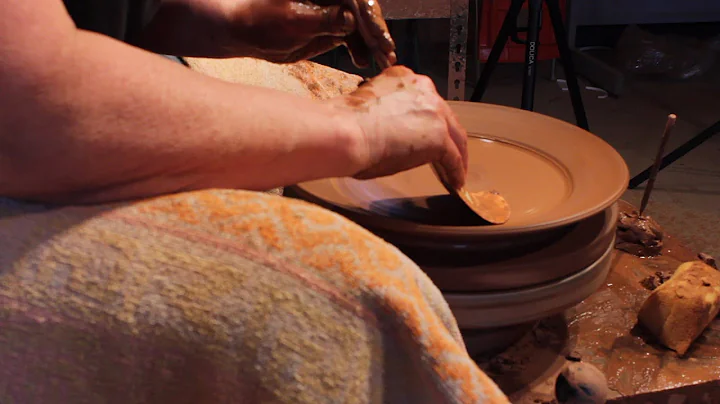 Cindy Clarke Pottery Wheel Throwing a Dinner Plate