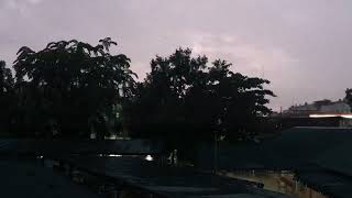 "Hujan Lebat di Senja 🌙 | Suara Latar yang Menenangkan untuk Relaksasi" screenshot 1