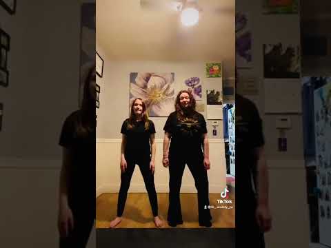 Mom and Daughter Twerk 😝