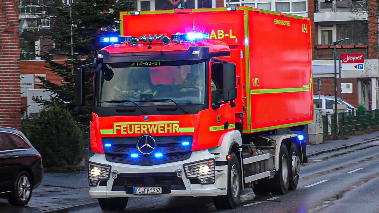 [Feuer in Gaststätte - Bullhorn] HLF, MTW + WLF AB-Logistik FF Halstenbek