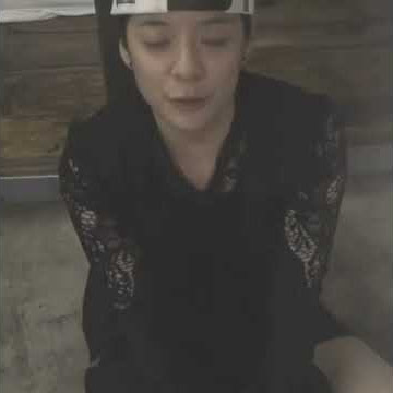 f(x) Amber wearing skirt