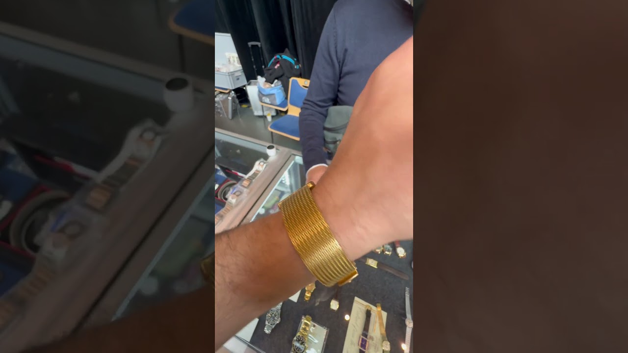 Модель Patek Philippe 1970-х годов — утончённая классика. Стоимость — 16 000 €.