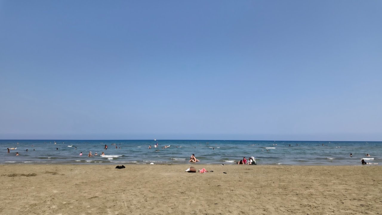 Larnaca| Asa arata cea mai urata plaja din Europa!