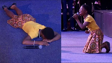 THIS YOUNG GIRL SHOCKED THE PROPHET, AND LET EVERYONE CONFESS THEIR SINS & WORSHIPPED THE LORD.