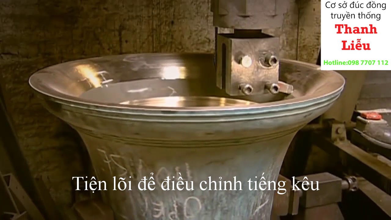 Làm chuông ở nhà thờ.