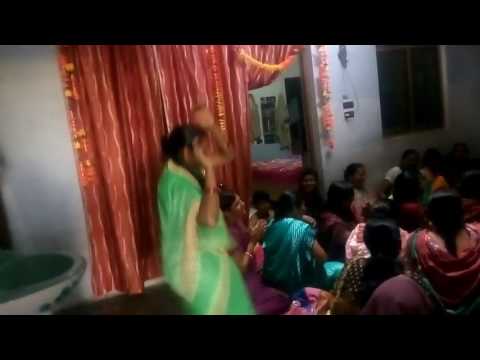 indian-aunty-funny-dance-on-bhajan