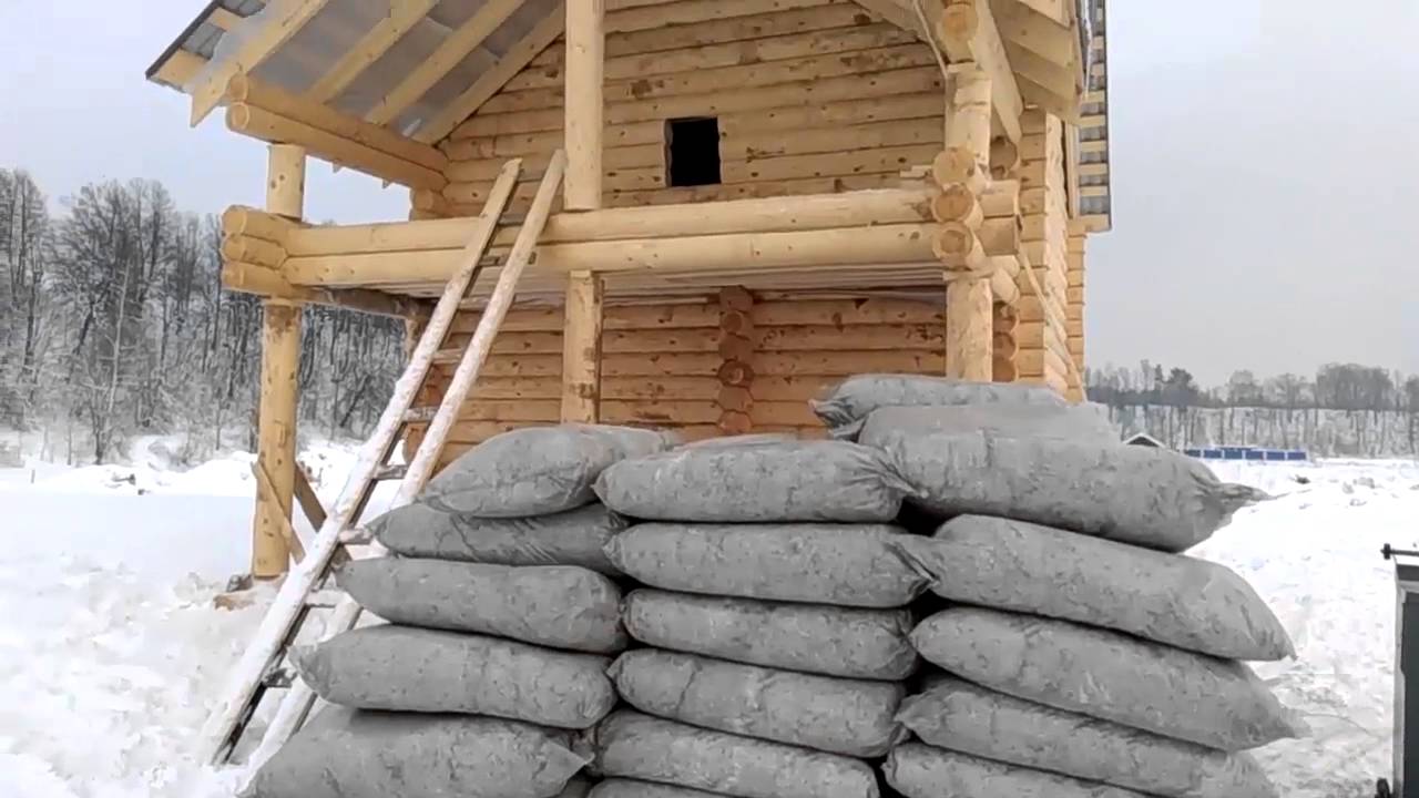 Утепление ЭКОВАТОЙ бани из оцилиндрованного бревна - YouTube