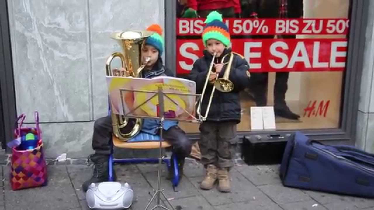 Little kids play trumpets at the Christmas market YouTube