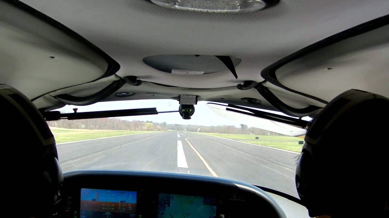 KLOM Wings Field, Blue Bell, PA Cirrus SR22 Avidyne Landing on Runway