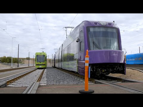 Video: Valley Metro Light Rail Melayani Area Phoenix