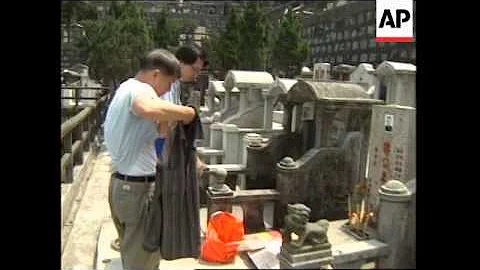 HONG KONG: MOURNING: TOMB SWEEPING DAY (QING MING) - DayDayNews