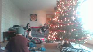 MERRY CHRISTMAS (opaning presents)