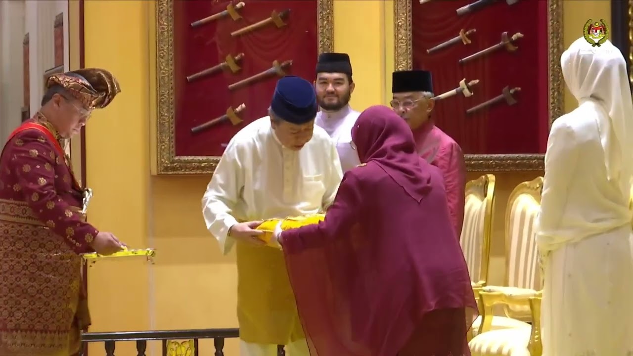 Darjah kebesaran tertinggi negeri Selangor, Darjah Kerabat Selangor Yang Amat Dihormati (DK)