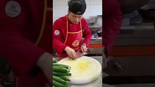 Тонкая работа повара (the delicate work of the cook)