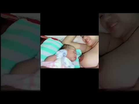 Breastfeeding | Uting mama muda #Breastfeeding #short #shortvideo #viral #fypシ