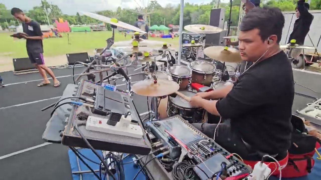 ช่วงซาวด์เช็ค กับคอนเสิร์ต ไผ่ พงศธร ที่ อบต.ช่องเม็ก อำเภอสิรินธร จังหวัดอุบลราชธานี