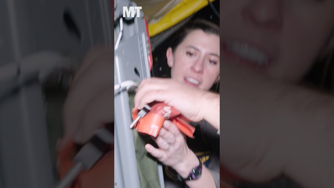 Катапультируйтесь, катапультируйтесь, катапультируйтесь! Научитесь выпрыгивать из бомбардировщика...