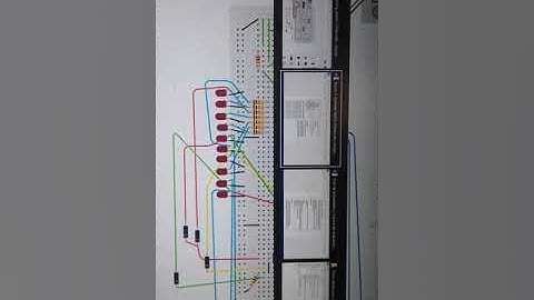 Simulación de semáforo de dos vías en tinkercad