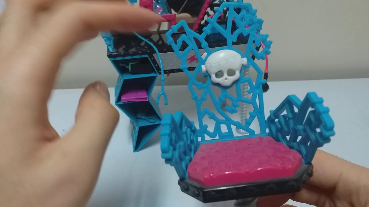 Review Monster high Frankie Stain dead tired + playset cama-espejo y tocador