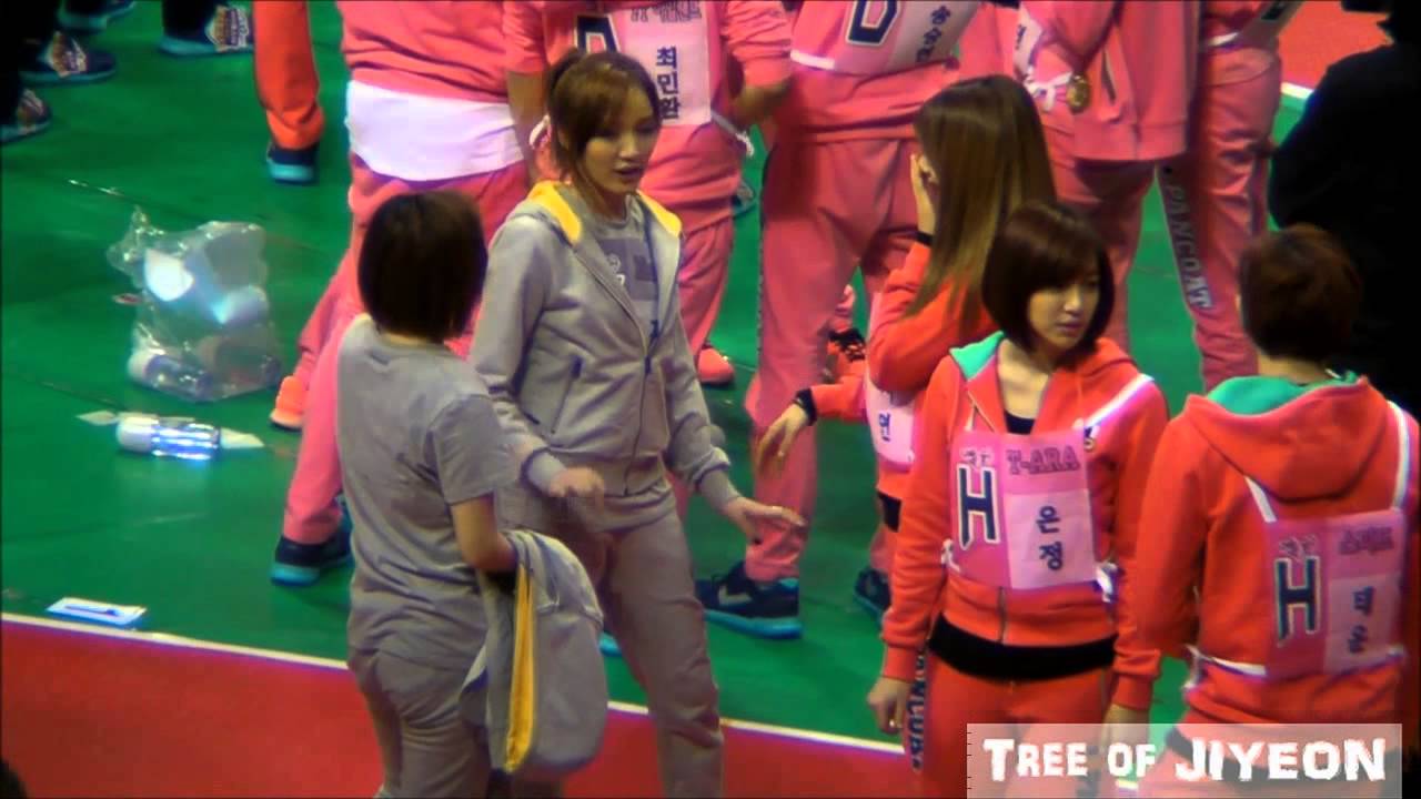 [FanCam] 20130128 JIYEON & EUNJUNG (T-ARA) @ 아육대 2
