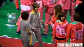 [FanCam] 20130128 JIYEON & EUNJUNG (T-ARA) @ 아육대 2