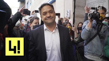 Így pattant le a hatalom embere a hallgatók sorfaláról