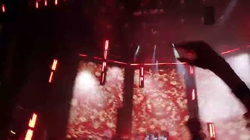 Blur - Song 2 live @ Wembley Stadium, London 2023
