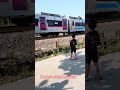 Awas Kereta!!! Sore Hari Bocil Lihat Kereta Api Jarak Jauh Bogowonto Melintas