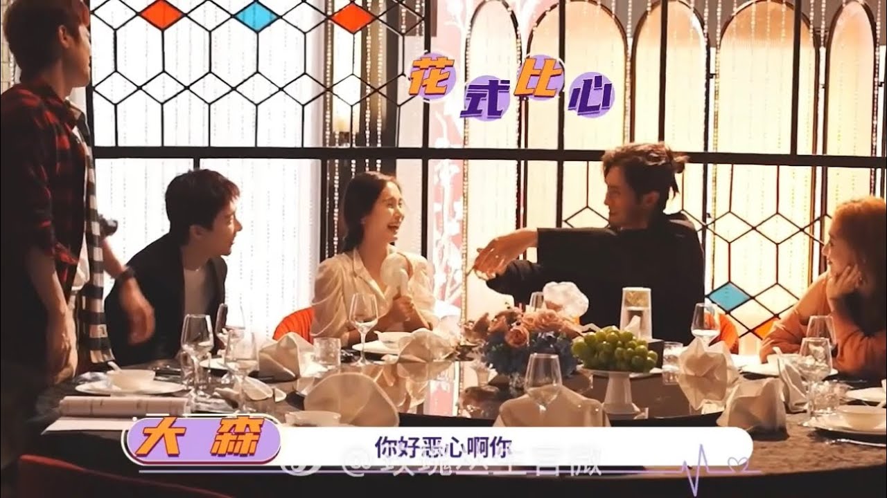 #玫瑰丛生花絮# 戏内修罗场，戏外超有爱！KTV里的大冒险游戏，逗得众人欢乐嬉笑，等等，这是谁的鞋悄悄掉了？#玫瑰丛生 @王子文Ava @摩登兄弟刘宇宁 @蒋欣@谷嘉诚 @朱嘉琦z @黄子琪 高伟光