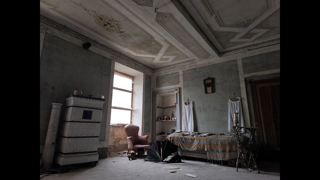 Esploriamo una villa antica dove il tempo si è fermato