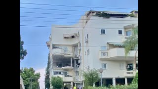 A rocket hits a building in Rehovot (Israel)