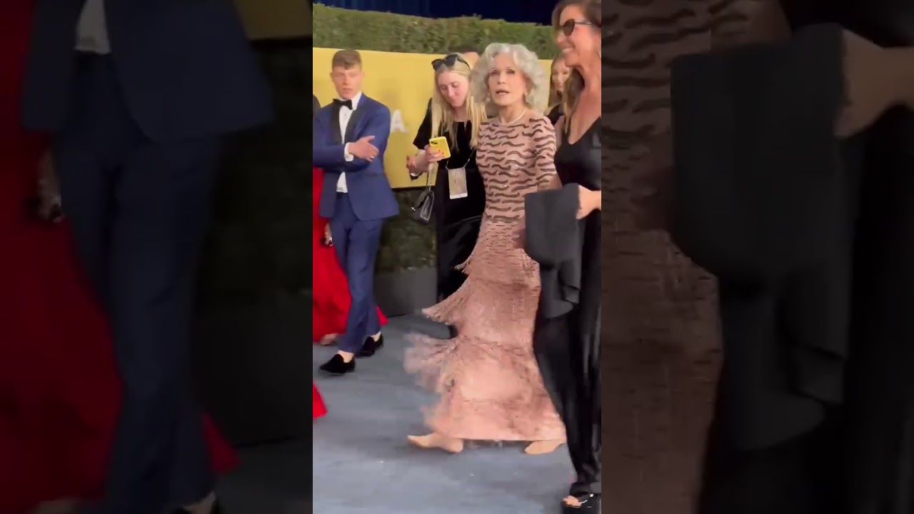 Jane Fonda ditching her heels at SAG awards
