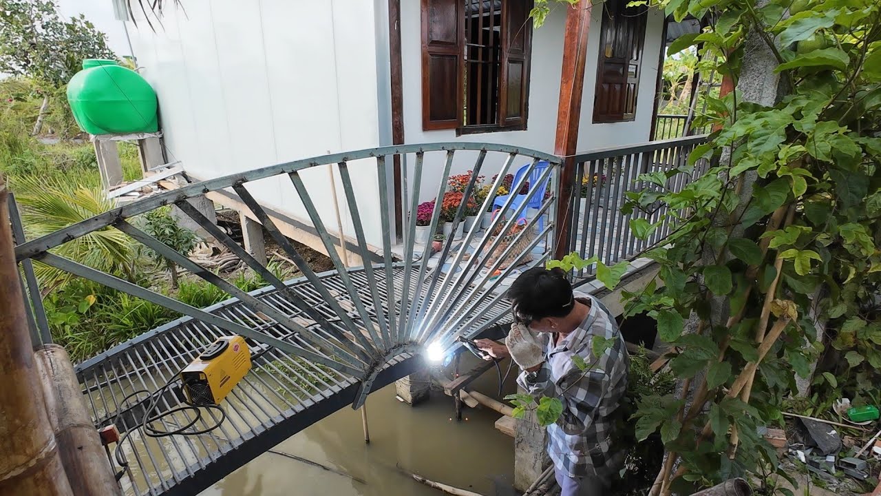 BA Bắt Đầu Hàn Lan Can ÁNH DƯƠNG Lên Cầu Mống,Thưởng Thức GÀ GIA LAI Ăn Cùng BÁNH CHƯNG LÂM ĐỒNG